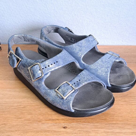SAS Women’s 9.5 Relaxed Leather Comfort Sandals Metallic Silver Blue Made in USA - Picture 1 of 11